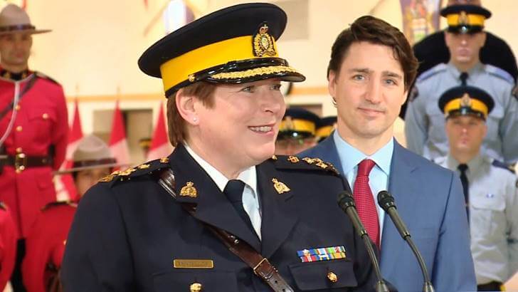 캐나다 첫 여성 경찰청장입니다